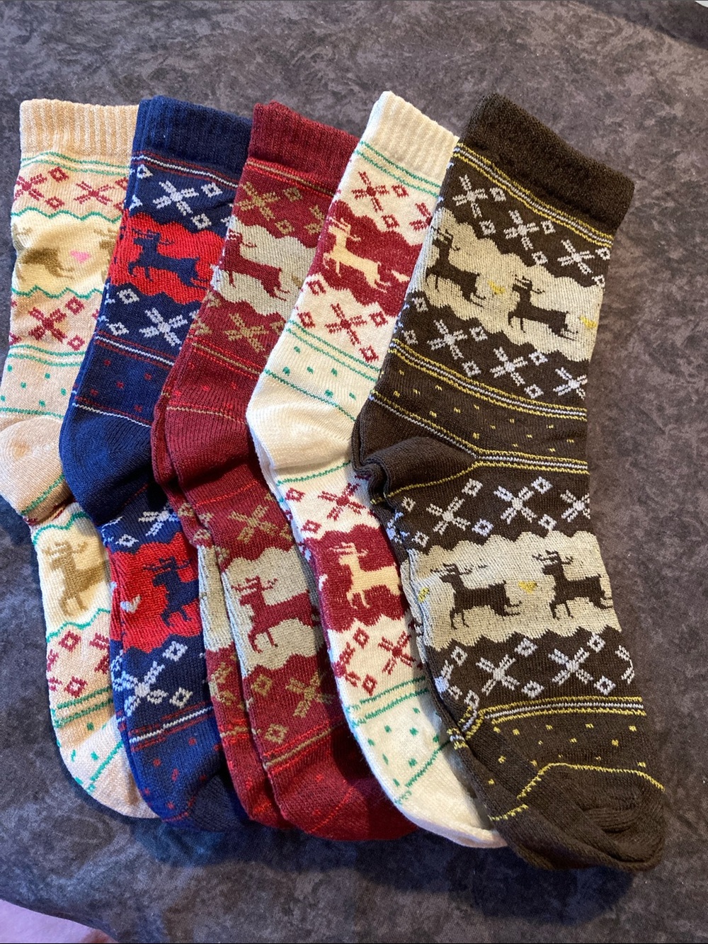 Cozy Reindeer Pattern Teen/ Women's Crew Socks - Pack of 5 new w/o tags